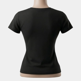 CAMISETA FEMININA PRETA, LOGO EMBORRACHADA