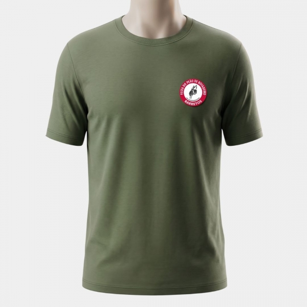 CAMISETA MASCULINA VERDE MUSCO, LOGO EMBORRACHADA